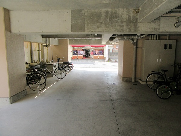 1階駐車場